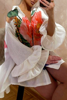 Stylowa asymetryczna koszula damska z efektownym kwiatowym nadrukiem EVGENITA