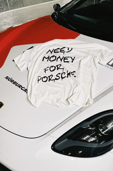Pánské triko NEED MONEY FOR PORSCHE, Barva: bílá, IVET.EU - Stylové oblečení