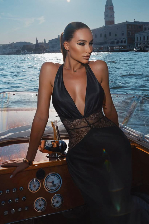 Φόρεμα AFRODILNZA BLACK, Χρώμα: μαύρο, IVET.EU - Εκπτώσεις έως -80%