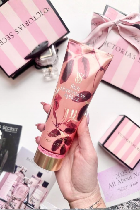 Λοσιόν σώματος Victoria's Secret Rich Honeysuckle Apricot Body Lotion 236 mlIVET.EU - Εκπτώσεις έως -80%