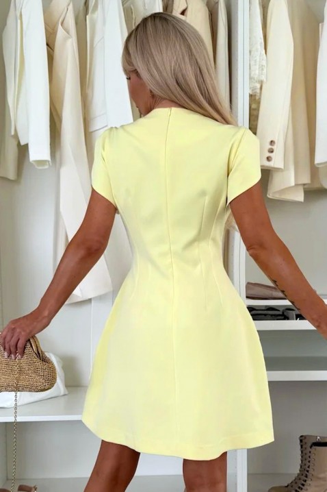 Κομψό κοντό φόρεμα με χρυσές λεπτομέρειες LILANA YELLOW, Χρώμα: κίτρινο, IVET.EU - Εκπτώσεις έως -80%