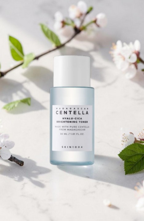 SKIN1004 Madagascar Centella Hyalu-Cica Brightening Toner 30 mlIVET.EU - Εκπτώσεις έως -80%